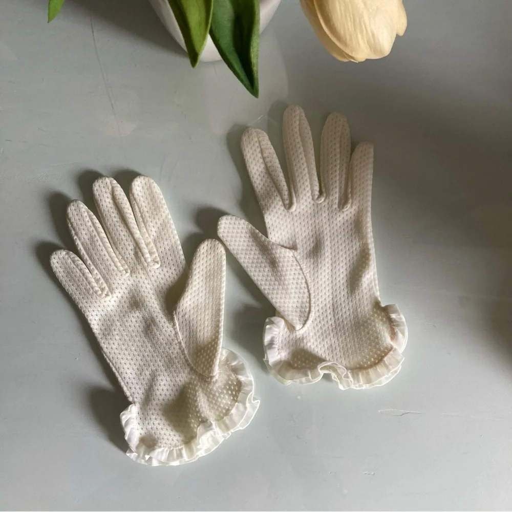 Vintage Ladylike White Ruffled Gloves